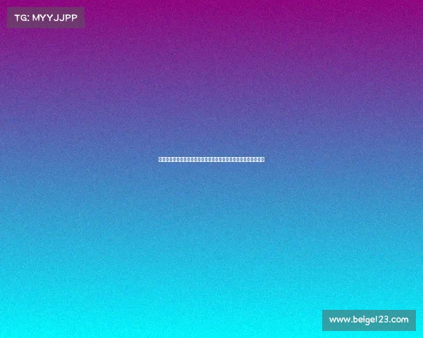 麦克托米奈西装搭配蓝白细条纹衬衫亮相温网帅气十足引领时尚潮流